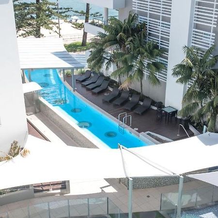 Rumba Beach Resort Caloundra Exteriör bild The pool at the hotel