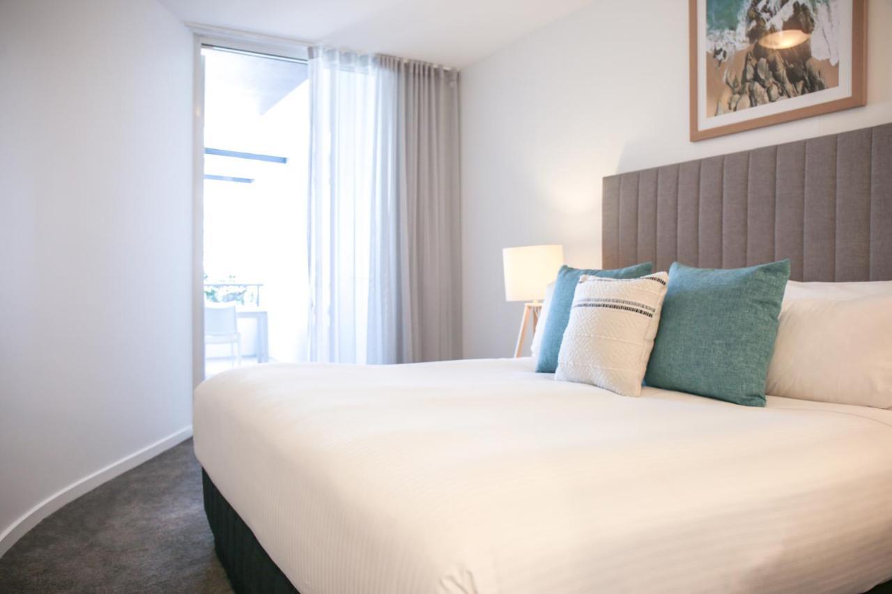 Rumba Beach Resort Caloundra Exteriör bild A bedroom at the hotel