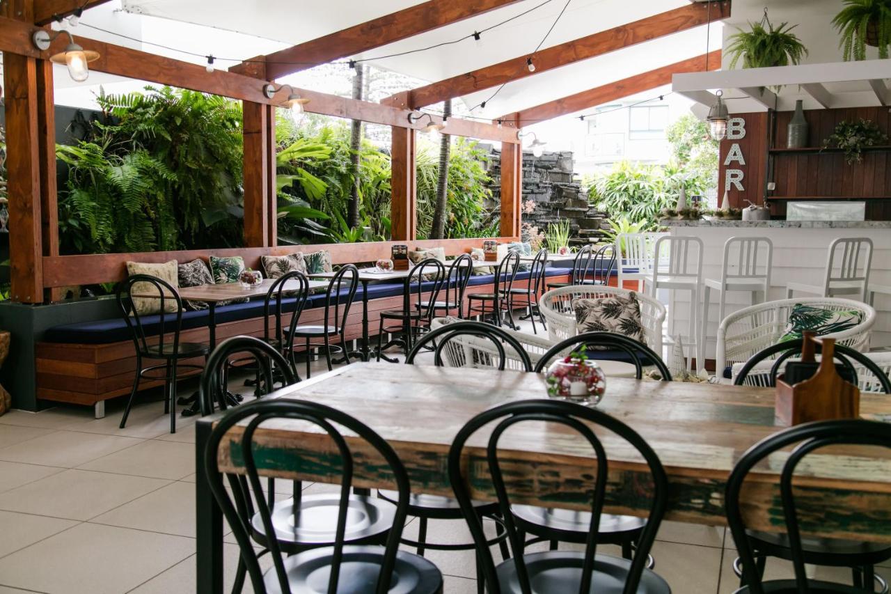 Rumba Beach Resort Caloundra Exteriör bild The interior of the restaurant