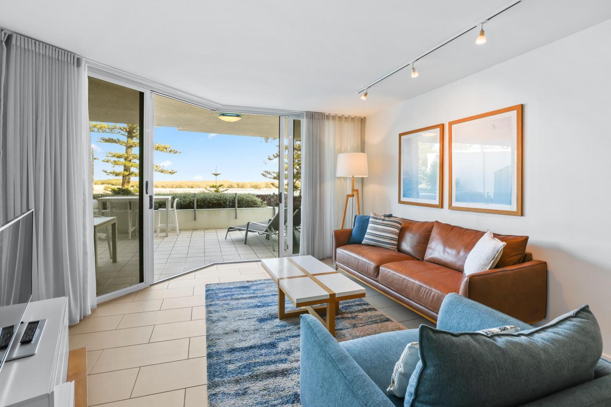 Rumba Beach Resort Caloundra Exteriör bild Living room