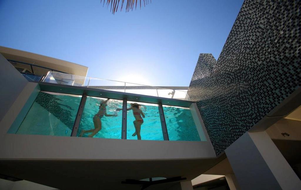 Rumba Beach Resort Caloundra Exteriör bild The swimming pool at the hotel